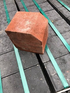 Small Kerb Red 100x120x120