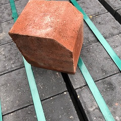 Small Kerb Red 100x120x120